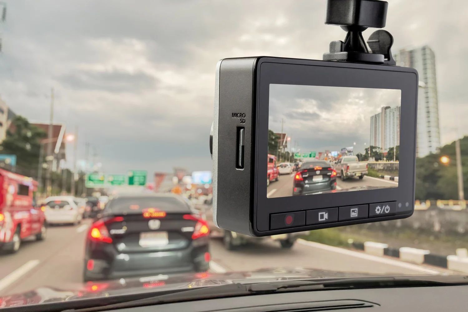 AI dashcam monitoring